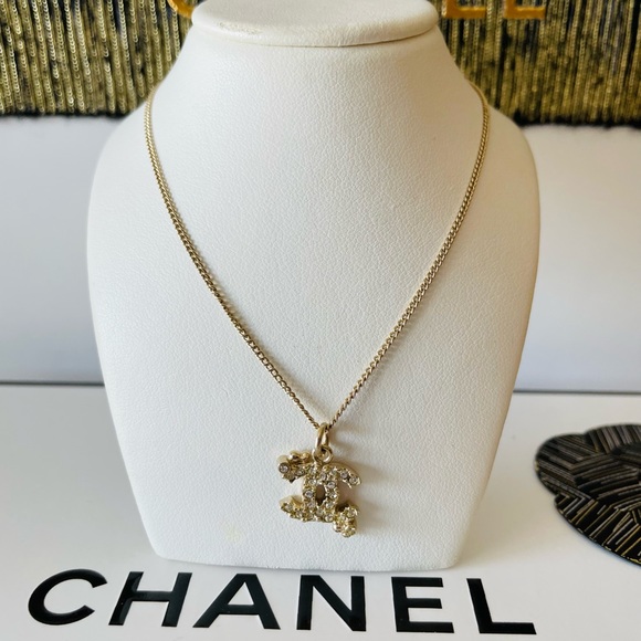 Chanel classic Gold Tone Timeless CC Crystal Pendant Necklace - Picture 4 of 15